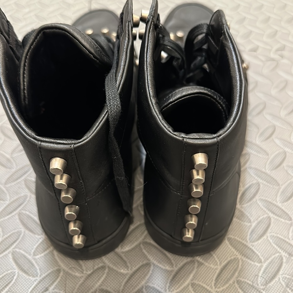 Gucci. Men’s, leather, spiked high top shoe. - Picture 5 of 8